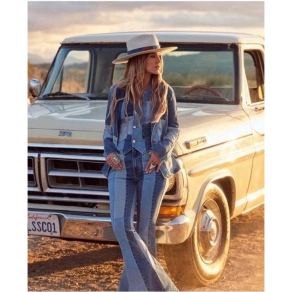 Wrangler x Lainey Wilson Flare Patchwork Jeans Women's 26 x 32 Retro Western